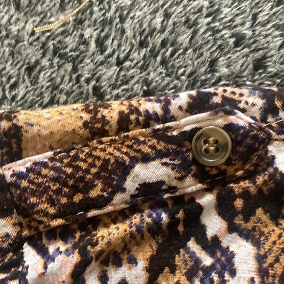 Wild print button up shirt size M - Picture 4 of 9